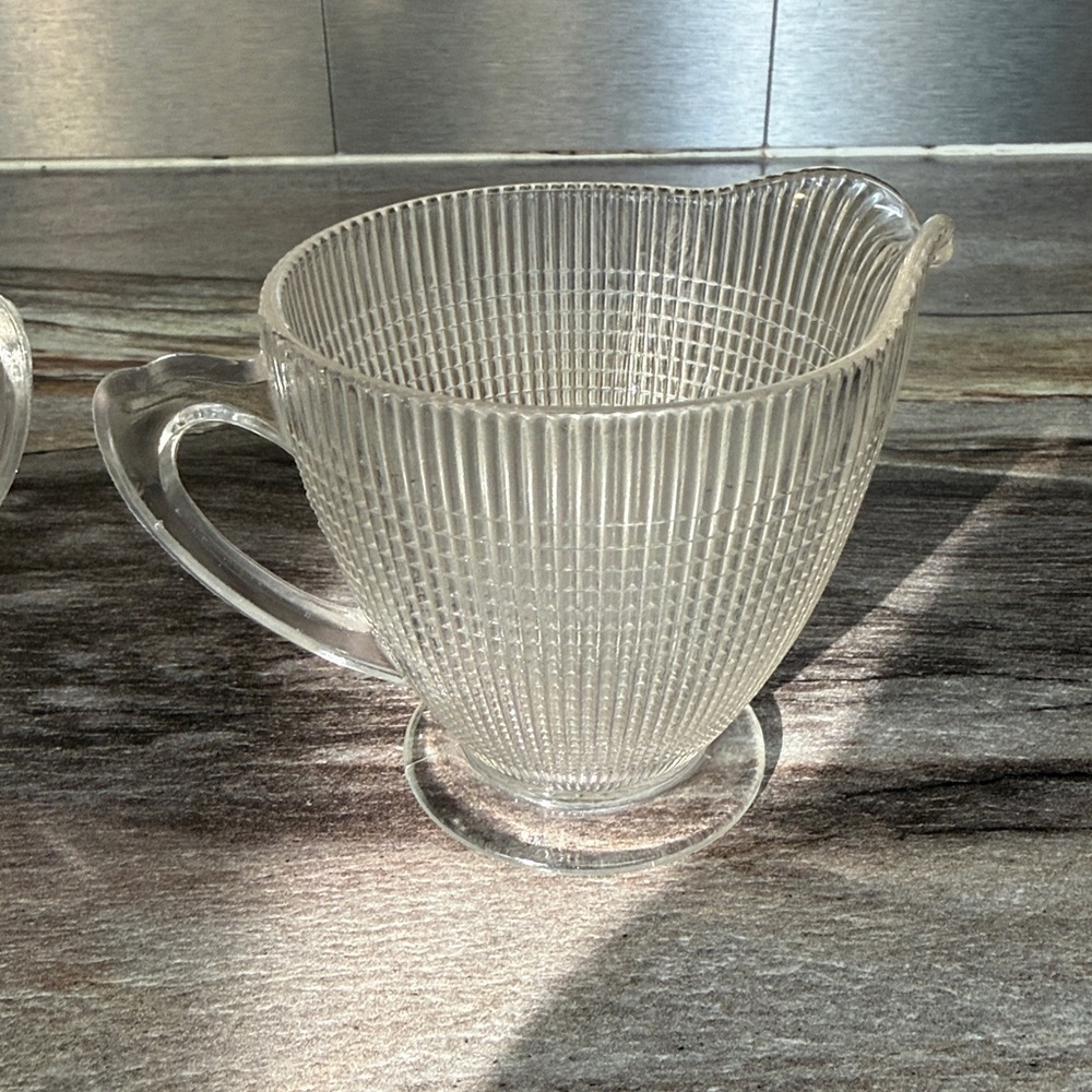 Vintage Dominion Glass 'Saguenay' pattern clear glass creamer and sugar bowls - Picture 4 of 6